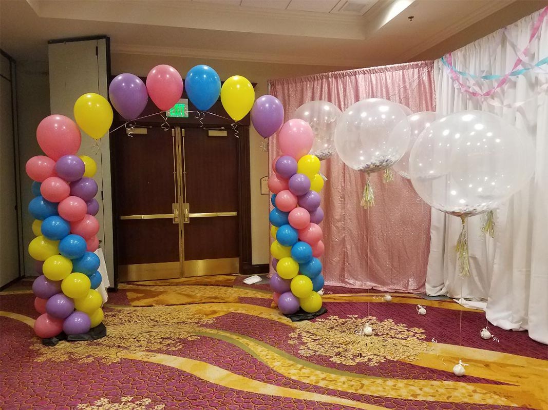 Balloon columns with single arch