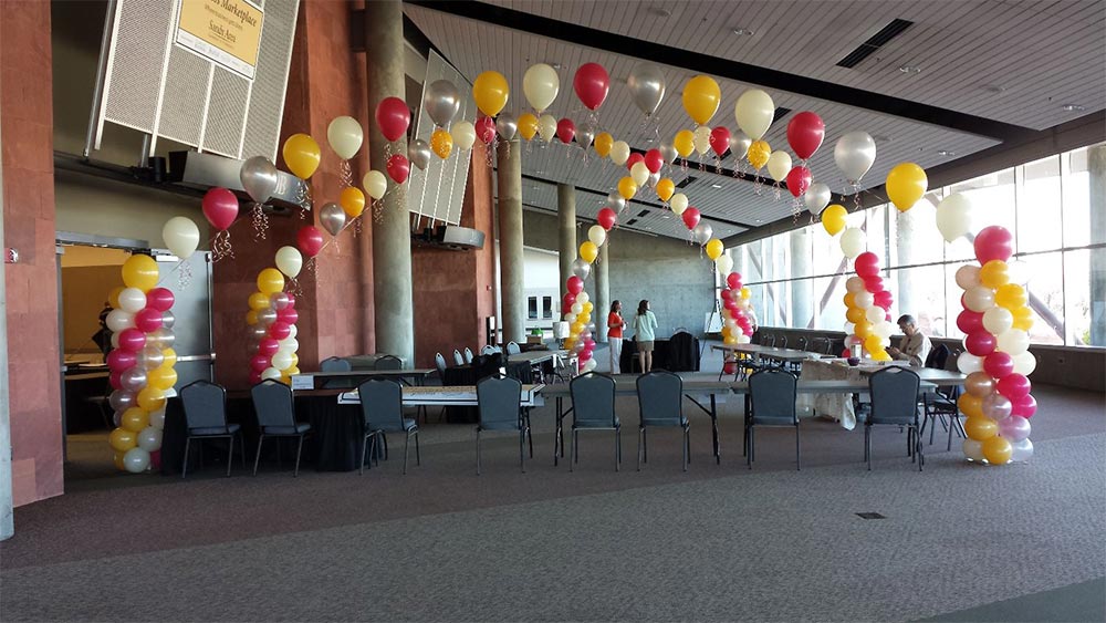 Balloon colums and single arches at MACU expo center