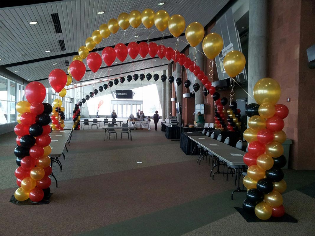 Single arches attatched to balloon columns