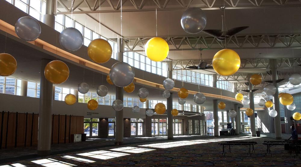 Balloon ceiling decor