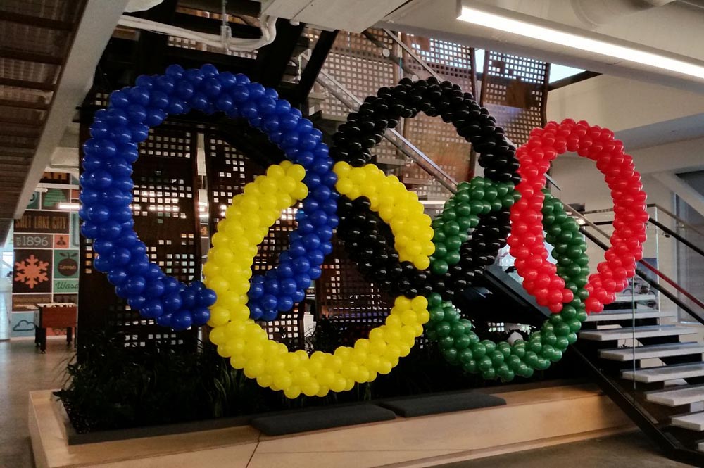 Olympic rings balloon sculpture