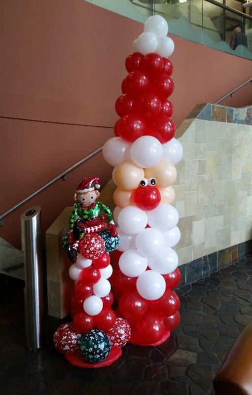 Santa and elf balloons at Ultradent